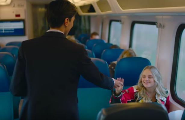 Ali B knipoogt naar Thierry Baudet in nieuwe videoclip